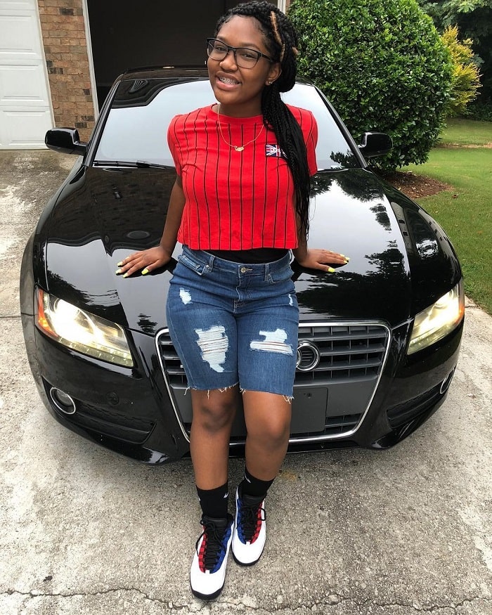 Emani Richardson giving a pose for a photo shoot like a model
